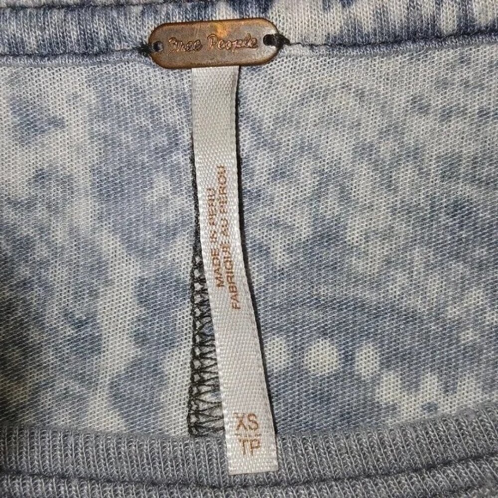 Free People Tourist Gray Snakeskin Print T-shirt - Picture 5 of 7